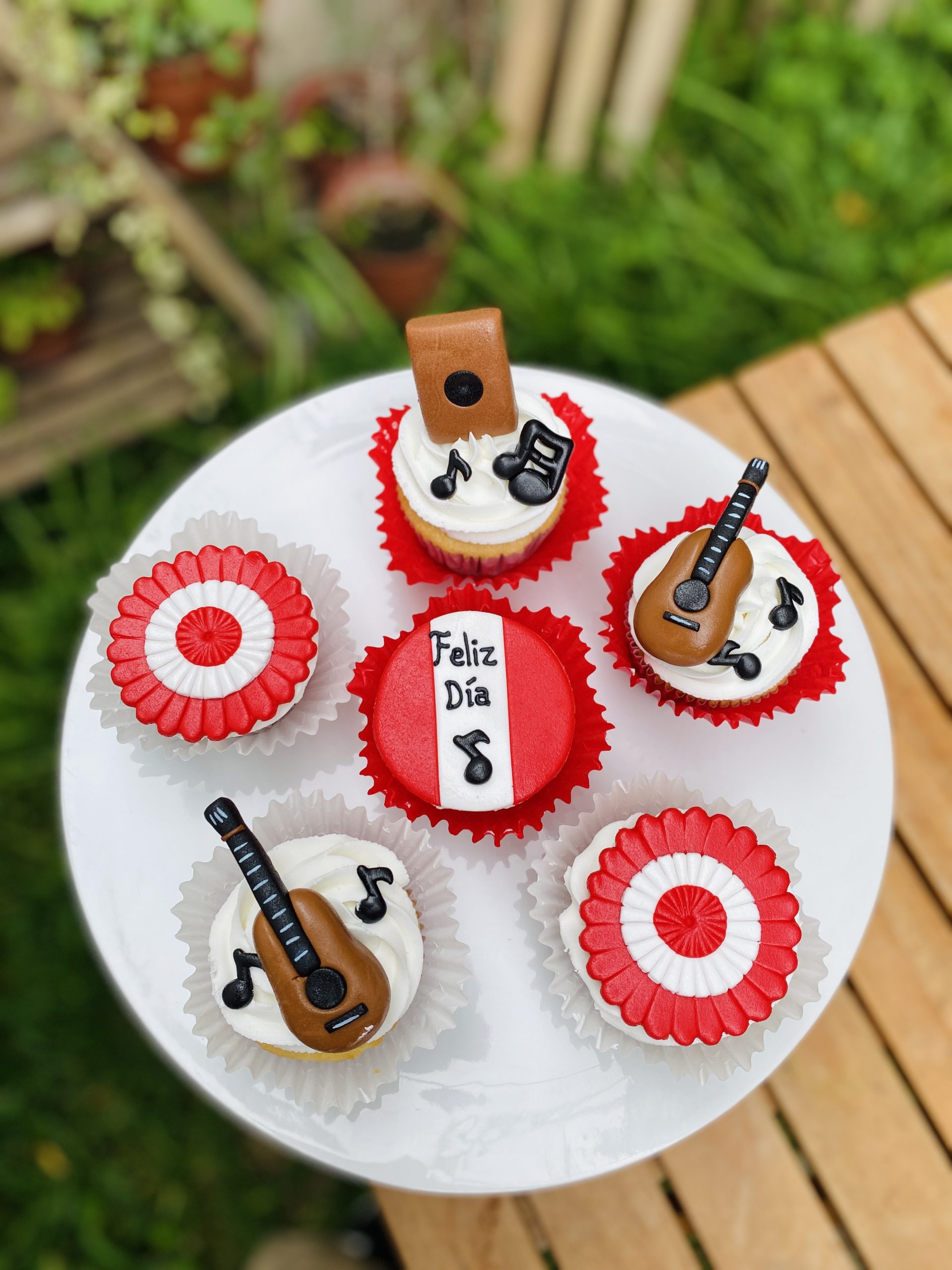 IMG_0144 CUPCAKES DIA DE LA CANCION CRIOLLA