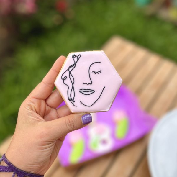 Inspiradoras Galletas Decoradas para Celebrar la Mujer Empoderada