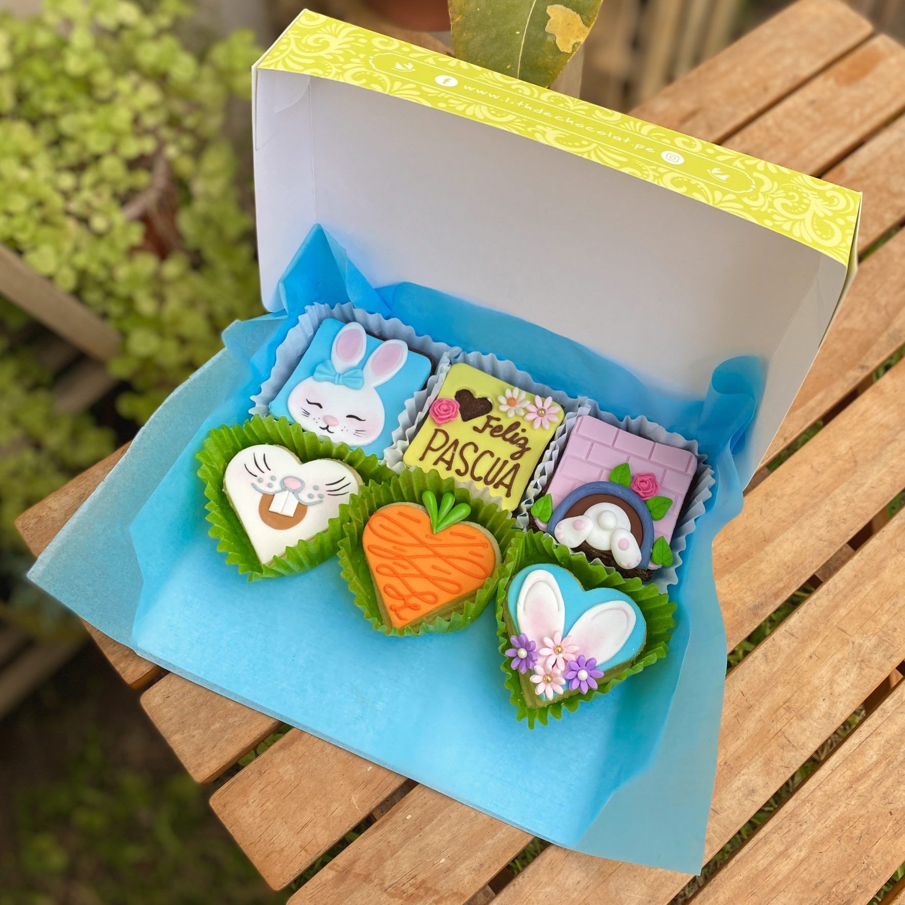 IMG_7343 Conjunto de postres temáticos para celebrar la Pascua con dulzura y encanto.