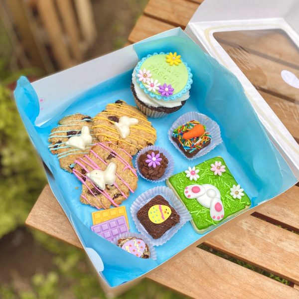 Selección encantadora de postres temáticos para celebrar la Pascua con un toque rústico.