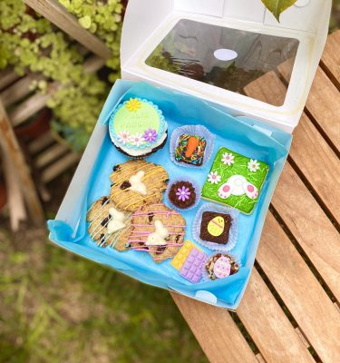 Selección encantadora de postres temáticos para celebrar la Pascua con un toque rústico.