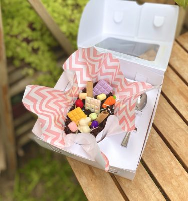 Hermoso box para huevos de Pascua con diseño elegante y funcional.