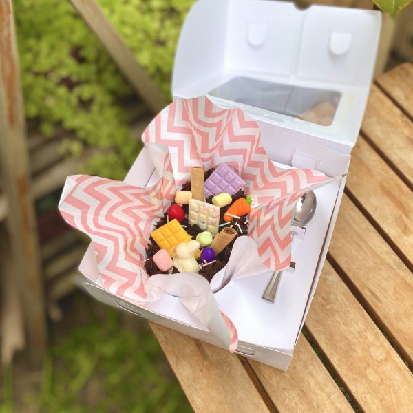 Hermoso box para huevos de Pascua con diseño elegante y funcional.