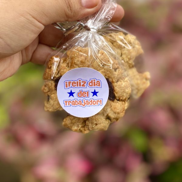 Deliciosa galleta de avena decorada para celebrar el Día del Trabajador.