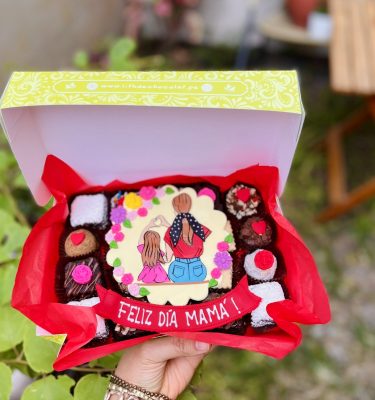 Encantadora selección de postres surtidos para celebrar el amor entre madre e hija.