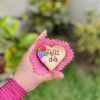 Encantador pack de alfajores en forma de corazón y redondos, perfectos para celebrar el Día de la Madre.