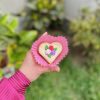 Encantador pack de alfajores en forma de corazón y redondos, perfectos para celebrar el Día de la Madre.