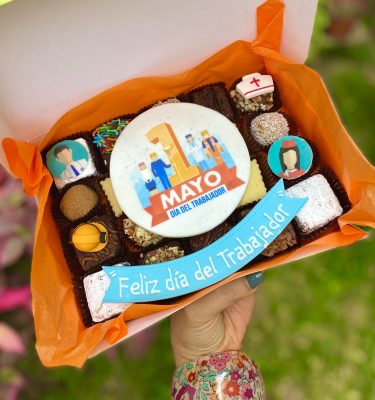 Mix Box Trabajador: Una deliciosa variedad de postres para celebrar el Día del Trabajador.