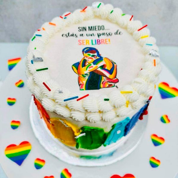 ¡Sumérgete en un mundo de libertad y orgullo con nuestra Mini Burncake Freedom! Esta irresistible mini torta de chocolate.