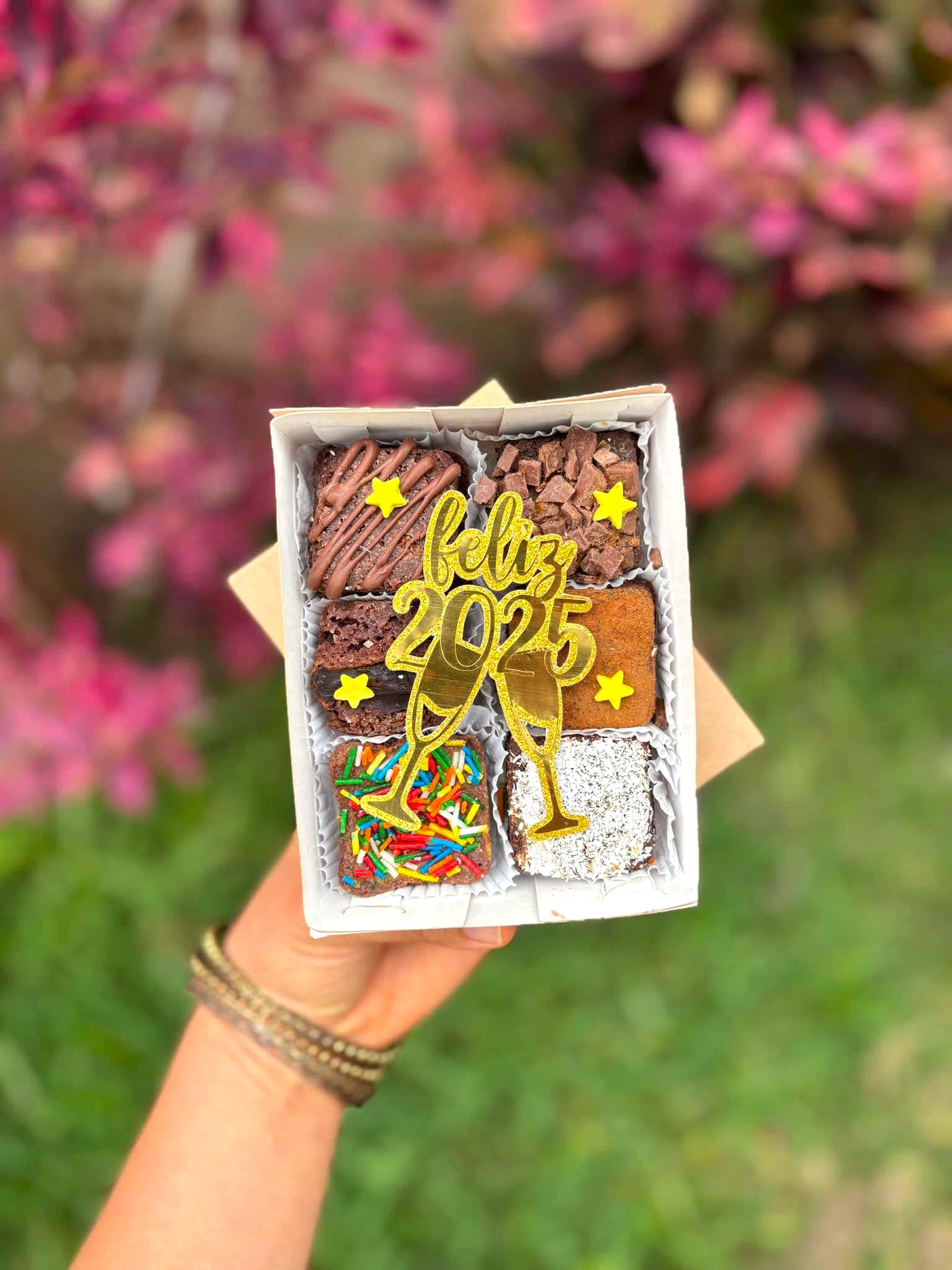 six feliz 2025 mini brownies feliz 2025